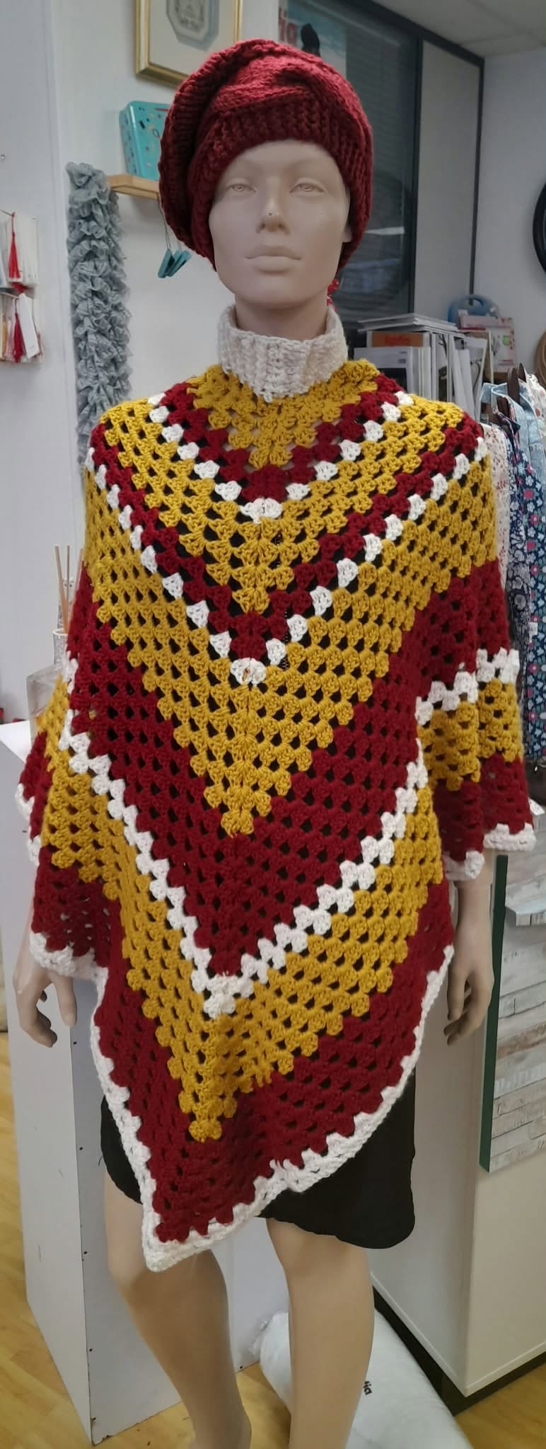 Ponchon en crochet fait mains